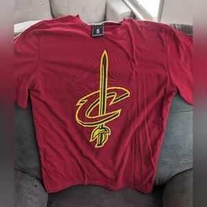 Men's Cleveland Cavs shirt